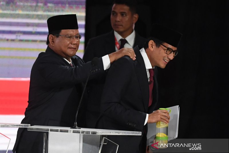 Pasangan Prabowo-Sandi dalam debat kelima