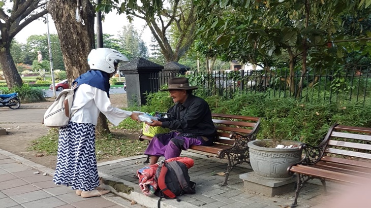 Kegiatan Berbagi komunitas Selagi Pagi