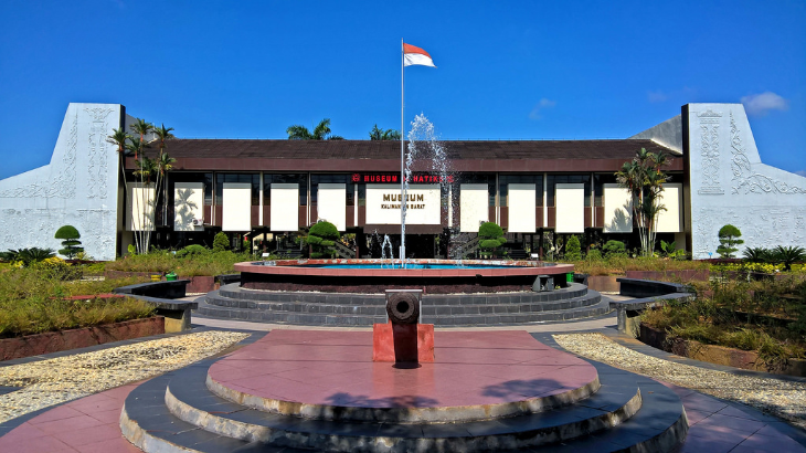 Museum Kalimantan Barat, Menyimpan Alat Tenun hingga Perdukunan
