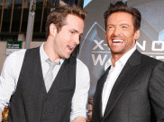 Hugh Jackman Ucapkan Selamat pada John Legend sambil Ejek Ryan Reynolds