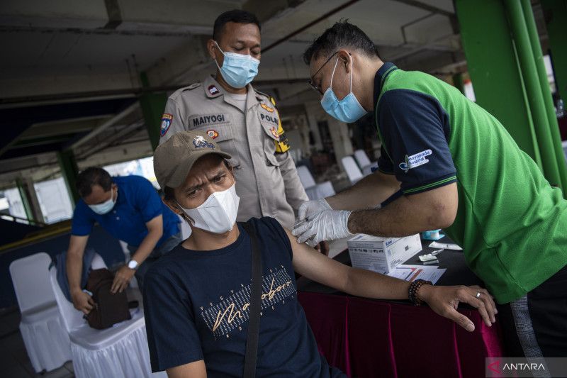 Polda Metro Buka Gerai Vaksinasi Booster di GBK sampai Lebaran