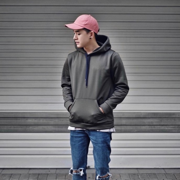 Eggy Alexander dengan gaya jeans dan hoody. (Foto: istylei.id)
