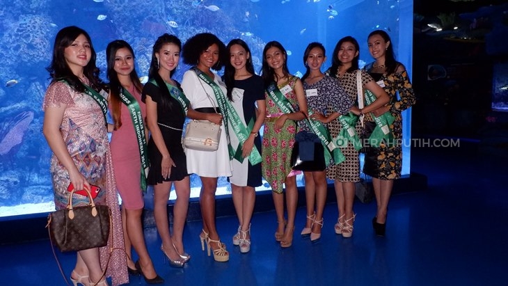 Miss Earth Trenyuh Mengetahui Penyu Makan Plastik
