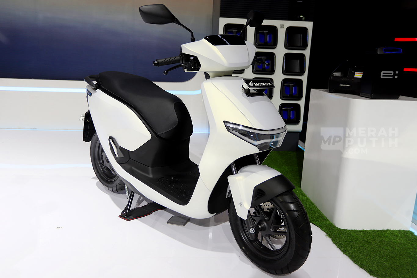 Motor Listrik Anyar Honda CUV e: & ICON e: Mejeng di Gelaran IMOS 2024