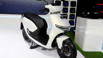 Motor Listrik Anyar Honda CUV e: & ICON e: Mejeng di Gelaran IMOS 2024  