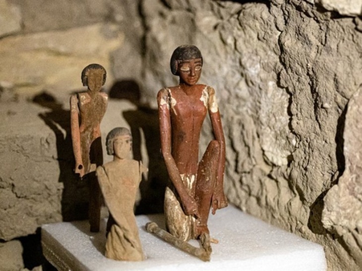 Arkeolog Kembali Temukan 5 Makam Kuno di Saqqara Mesir