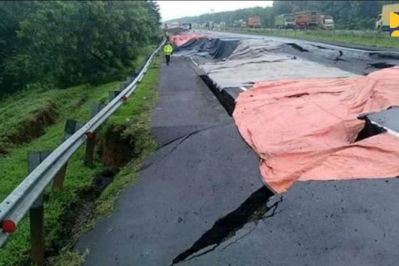 Ruas Tol Cipali Ambles, DPR Minta Pemerintah Investigasi