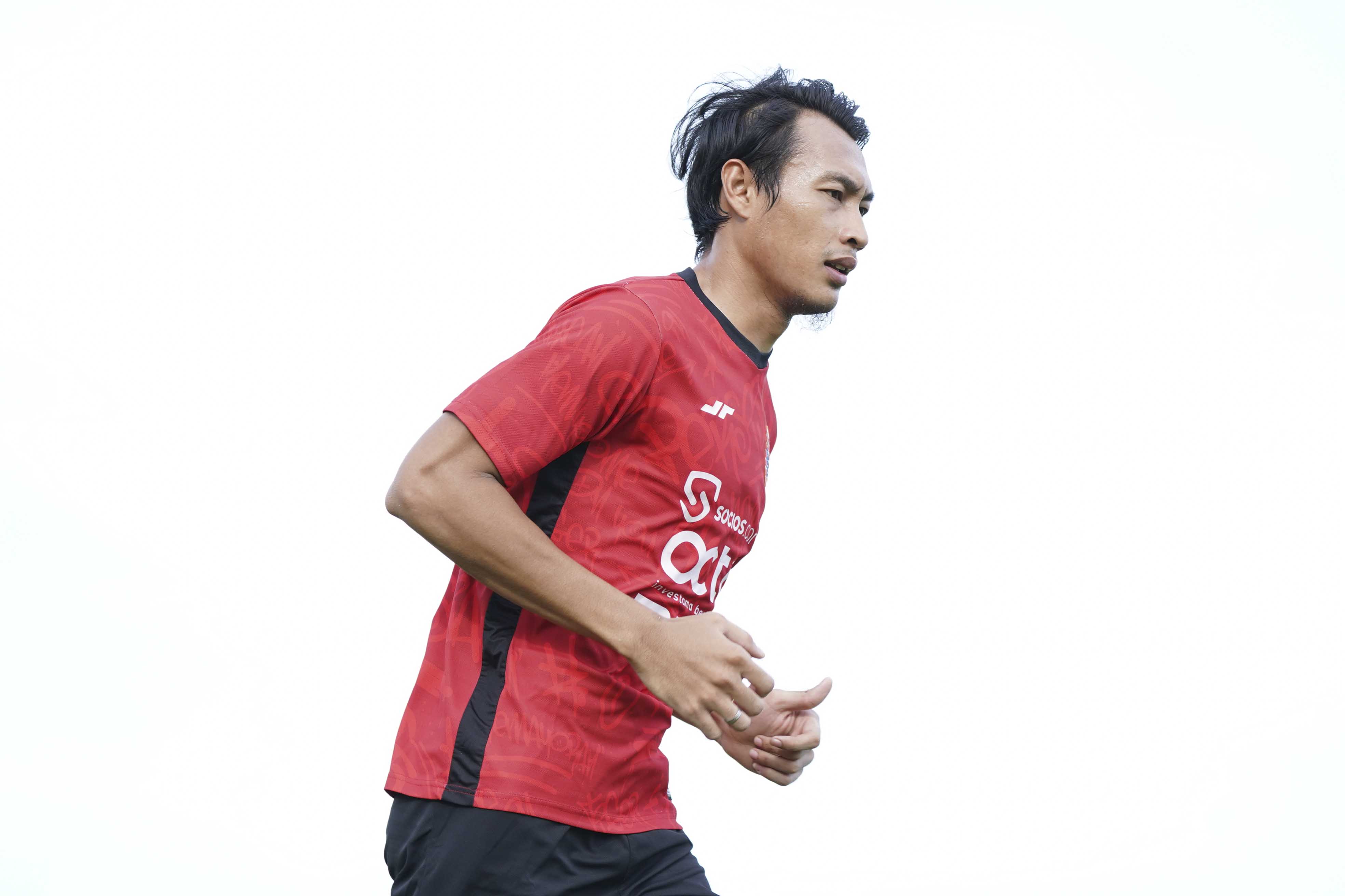 Bek Persija Hansamu Yama Mengalami Cedera Lutut