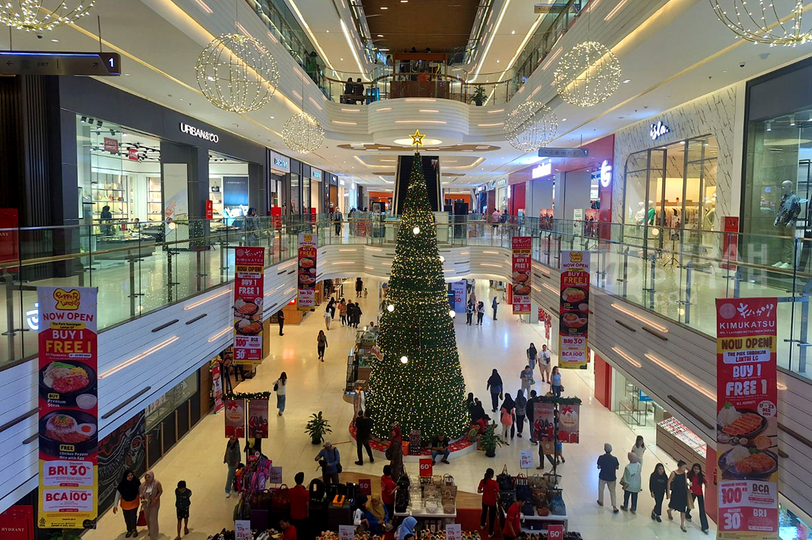 Ornamen Pohon Natal Semarakkan Libur Natal dan Tahun Baru 2025