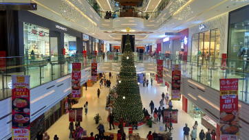 Ornamen Pohon Natal Semarakkan Libur Natal dan Tahun Baru 2025 