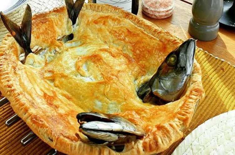 Mengenal Stargazy Pie, Hidangan Unik dengan Kepala Ikan Menyembul
