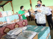 Anies Bagi-bagi Puluhan Juta Masker untuk Warga Jakarta
