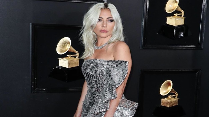 Lady Gaga Digendong ke Lokasi Pengambilan Gambar 
