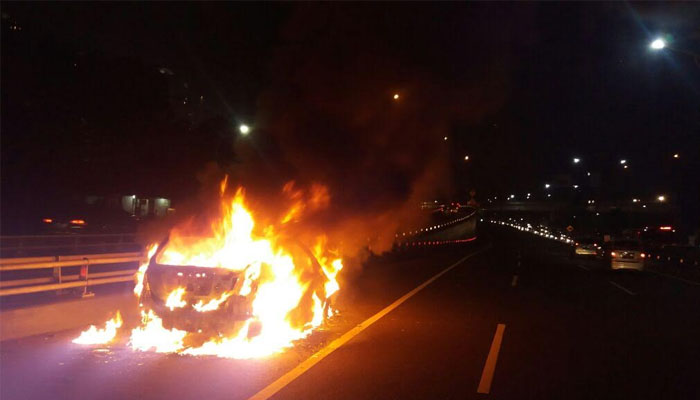Truk BBM Terbakar, Tol Jakarta-Cikampek Macet
