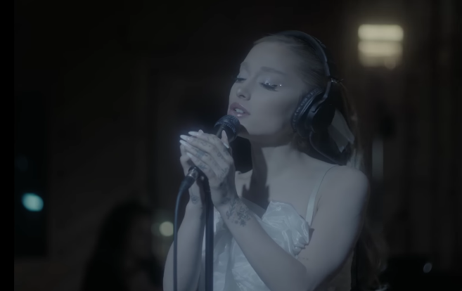 Lirik Lagu Imperfect For You Ariana Grande, Beserta Terjemahan dan Maknanya