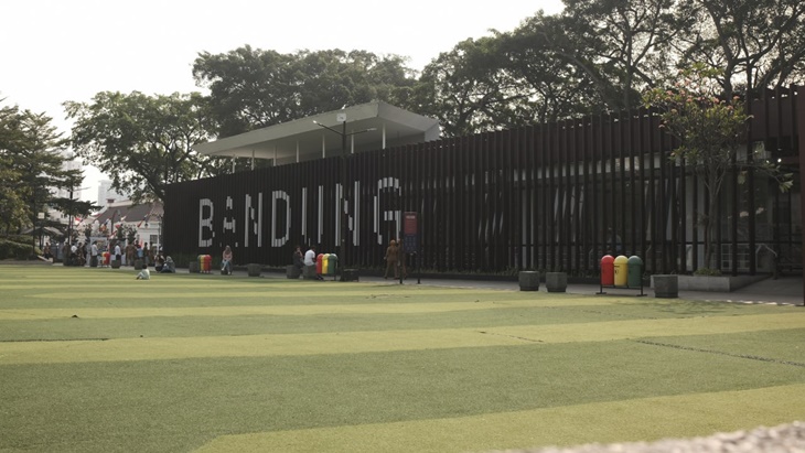 Microlibrary Alun-alun Bandung dengan 7.000 Koleksi Buku