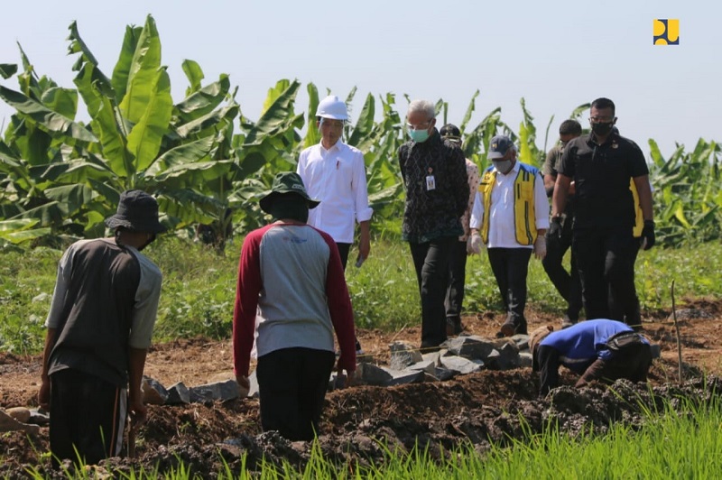 Serap Penganguran, Jokowi Perintakan Kepala Daerah Perbanyak Program Padat Karya