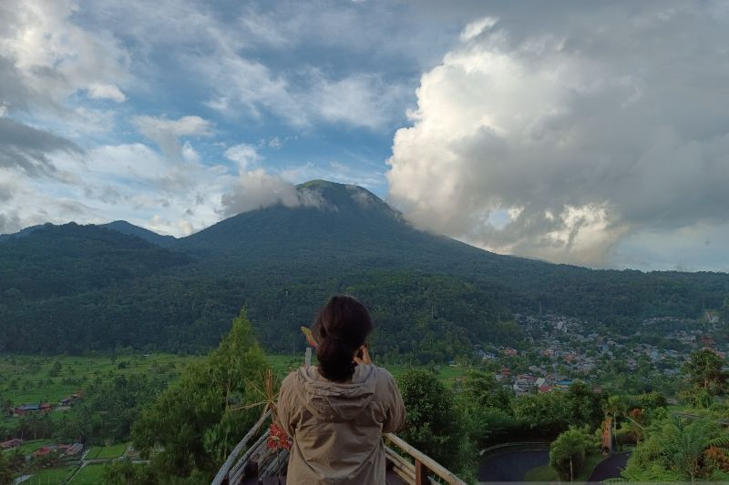 Berstatus Waspada, Gunung Lokon Tetap Aman untuk Pendakian