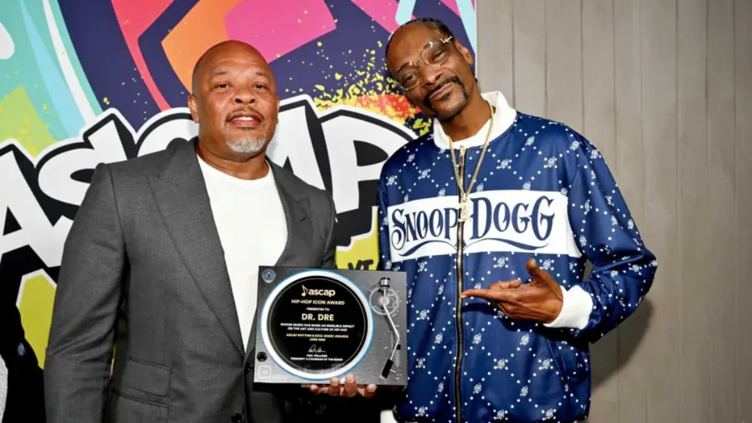 Snoop Dogg dan Dr Dre Tampil ala Film 'Pulp Fiction' di Iklan 'Gin & Juice'