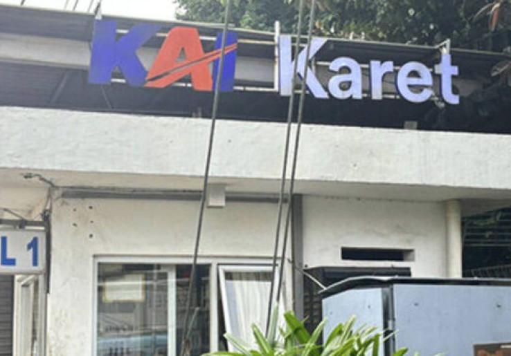Stasiun Karet Berhenti Beroperasi Mulai 1 September, Penumpang Turun Naik dari BNI City