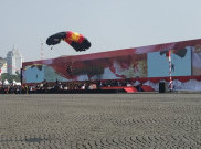 Atraksi Kece dan Aksi Marching Band Polwan Hibur Jokowi di HUT ke-73 Bhayangkara 