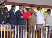 Menko PMK dan Kepala BNPB Ikuti Upacara HUT ke-81 RI di Lokasi Terdampak Gempa NTT