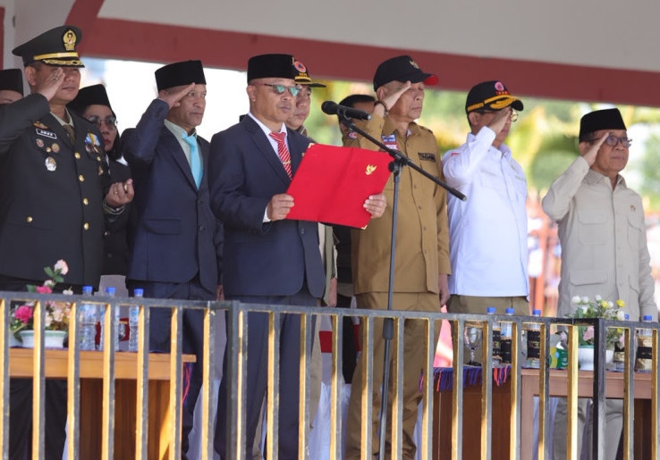 Menko PMK dan Kepala BNPB Ikuti Upacara HUT ke-81 RI di Lokasi Terdampak Gempa NTT