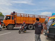 Pengemudi Truk Solo Raya Demo Kebijakan ODOL, Tutup Jalan Ring Road