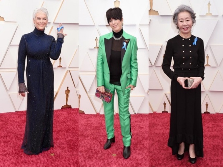 Jamie Lee Curtis, Diane Warren, dan Yuh-Jung Youn mengenakan pita untuk menghormati para pengungsi. (Foto: Variety)