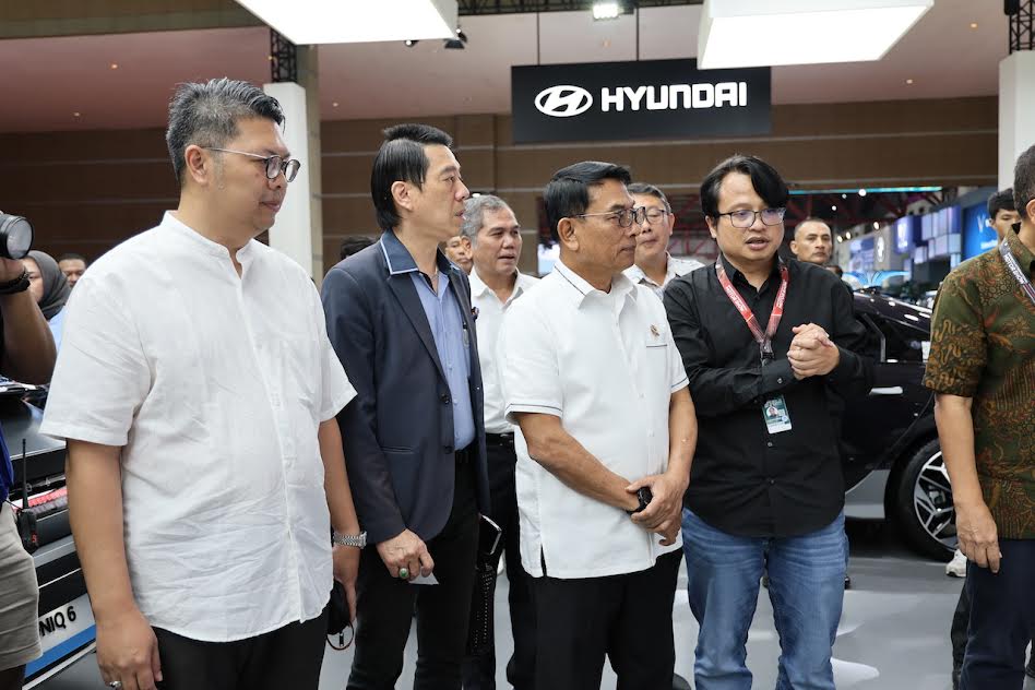 Moeldoko Kunjungi Booth Hyundai di IIMS 2024