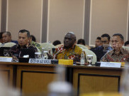 Raker Perdana Menteri HAM Natalius Pigai dengan Komisi XIII DPR Bahas Anggaran Rp20 T