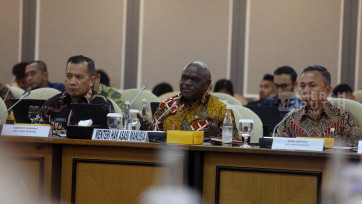 Raker Perdana Menteri HAM Natalius Pigai dengan Komisi XIII DPR Bahas Anggaran Rp20 T