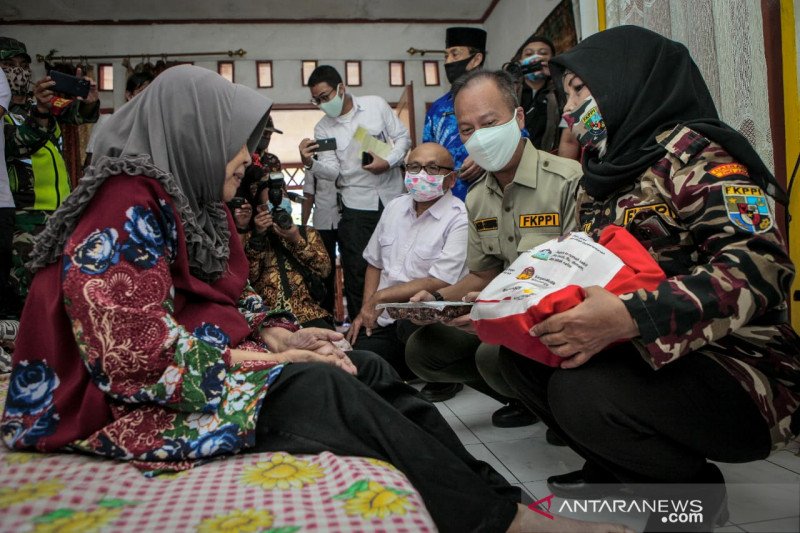 Antisipasi Resesi Ekonomi, DPR Minta Percepat Program Perlindungan Warga Miskin