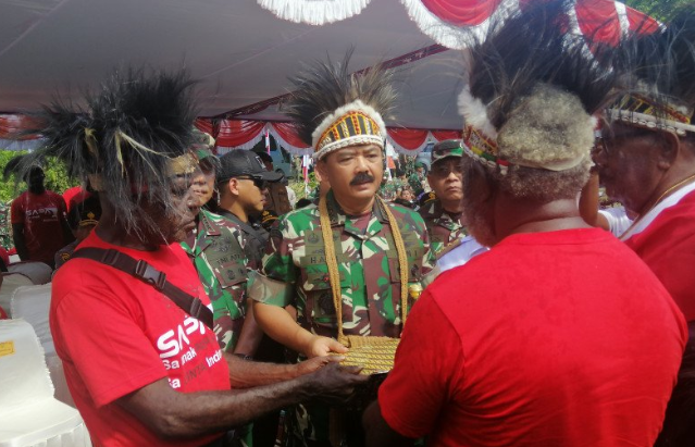 Bukti Cinta ke TNI, Suku Kamoro Papua Hibahkan Tanah Adat untuk Markas Tentara