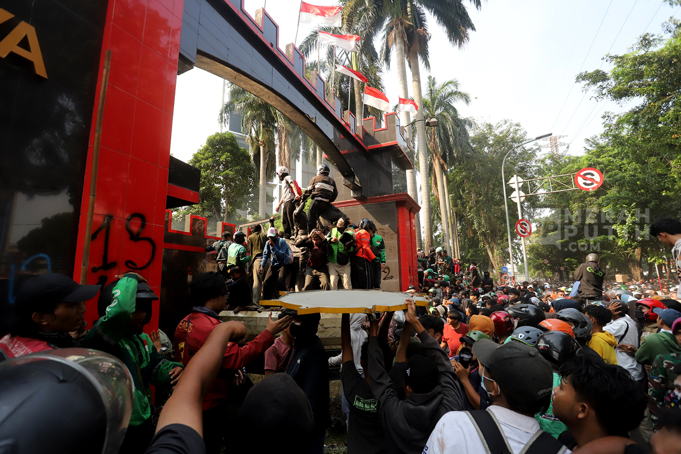 Aksi Massa Driver Ojol Geruduk Mako Brimob Kwitang Jakarta