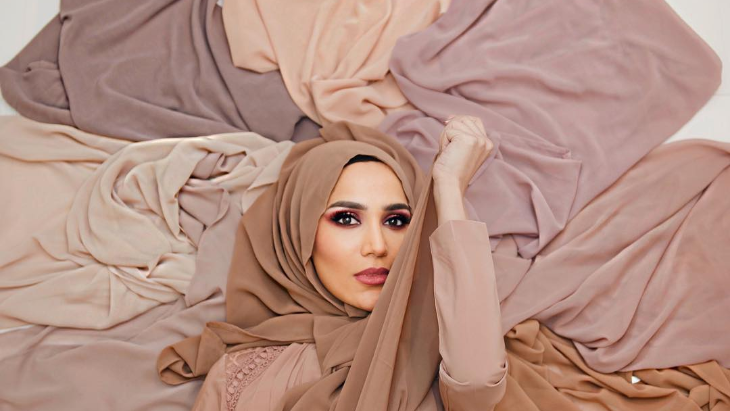 Pilihan Warna Hijab Nude ala Blogger Cantik Amena Khan