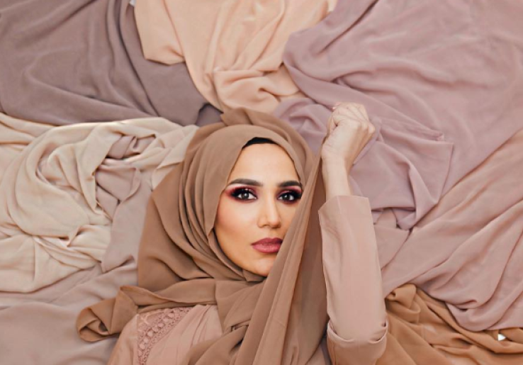 Pilihan Warna Hijab Nude ala Blogger Cantik Amena Khan