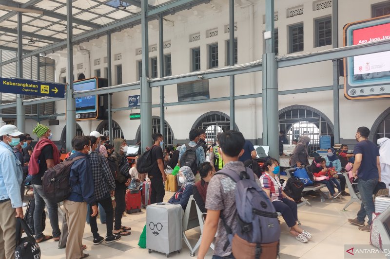 Sebelas Ribu Warga Jakarta 'Curi Start' Mudik Naik Kereta Api