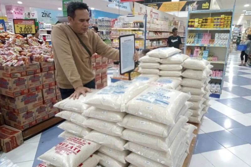 Pasrikan Ketersediaan, Mentan Amran Gadakan Pasokan Beras Premium di Ritel