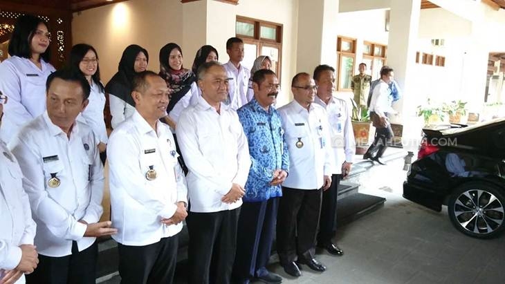 Kepala BNN Komjen (Pol) Heru Winarko bersama Wali Kota Solo FX Hadi Rudyatmo di Lohji Gandrung, Solo, Selasa (17/12). (Foto: MP/Ismail)