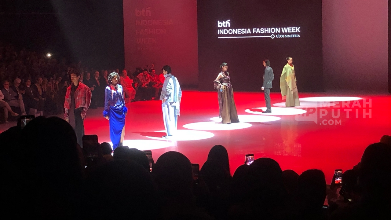 BTN Indonesia Fashion Week 2026 Resmi Dibuka, Ulos Simetria Jadi Simbol Harmoni Mode dan Budaya