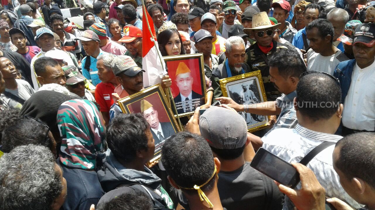 Ribuan Warga Eks Timtim Serbu Kantor Gubernut NTT Tuntut Kesejahteraan 