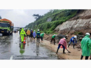 Longsor Terjang Ruas Jalan Tol Semarang-Solo