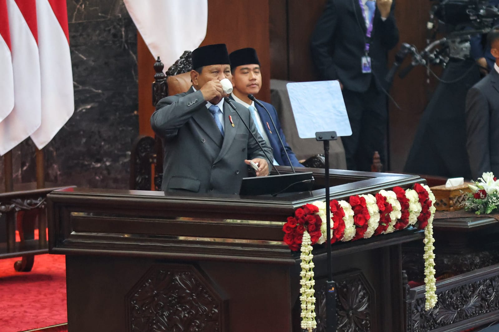 Seruput Kopi di Tengah Pidato Kenegaraan, Canda Prabowo Daerah Penghasil Kopi Kemungkinan Akan Berikan Dukungan