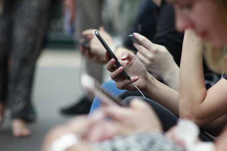 Jangan sampai diperbudak oleh media sosial. (Foto Unsplash dole777)