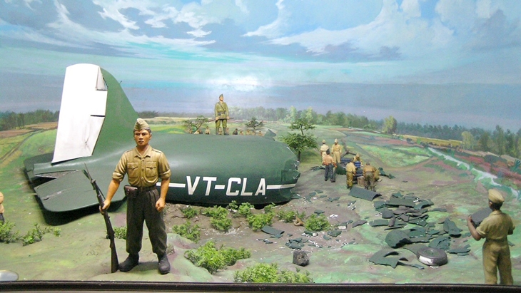 Pesawat Dakota VT-CLA Ditembak Belanda