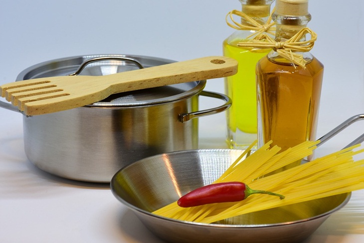   Siapkan bahan dan alat sebelum mulai masak pasta. (Foto: Pixabay/RitaE)
