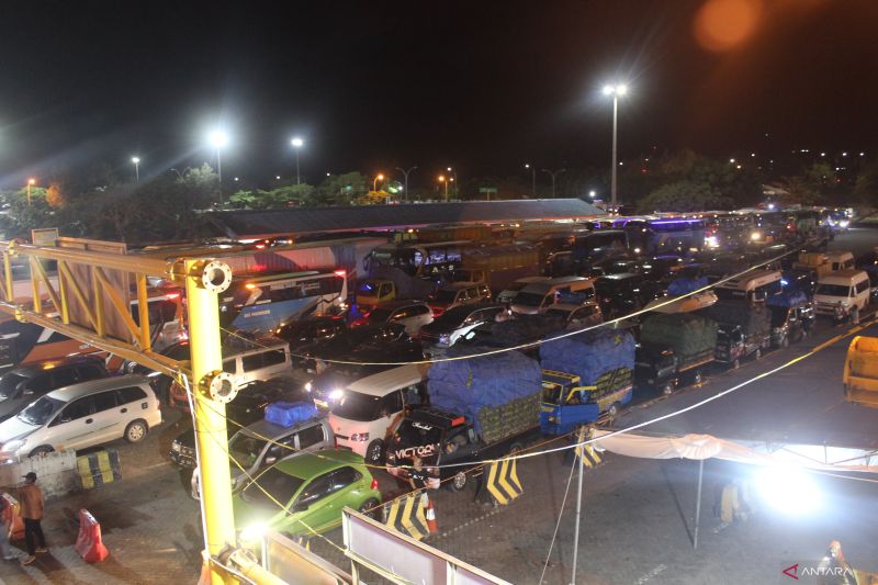 153 Ribu Pemudik Menyeberang ke Bakauheni Lampung