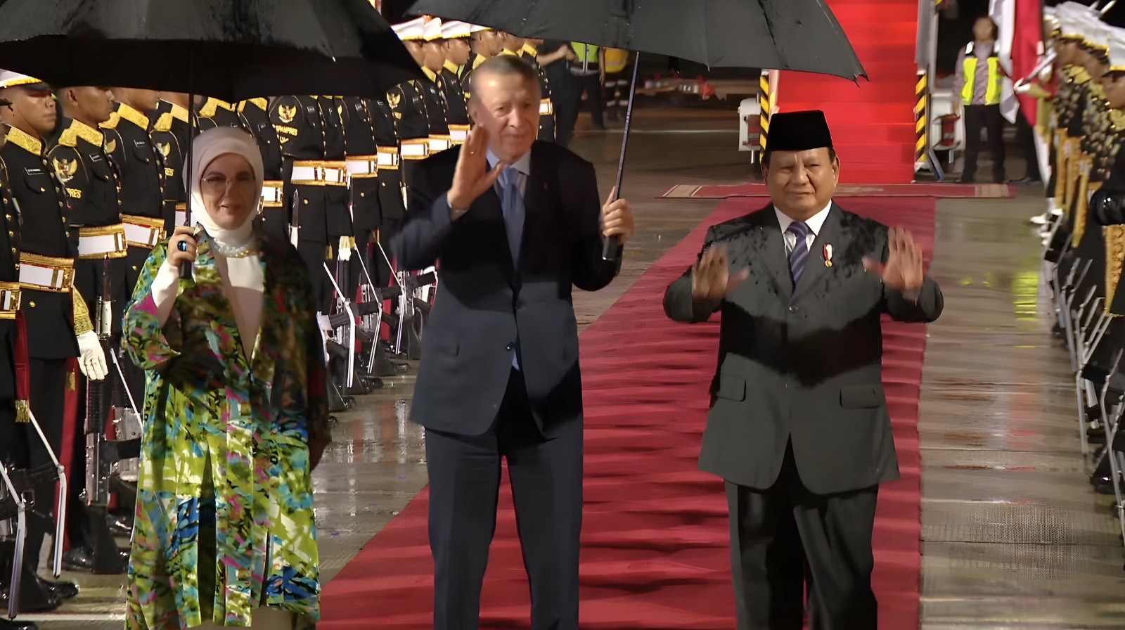 Prabowo Sambut Erdogan di Halim: Assalamualaikum, How Are You?