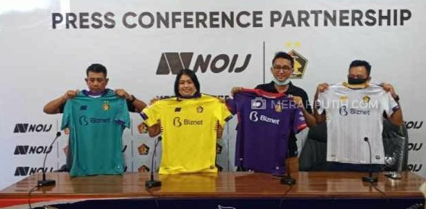Usung Spirit of 2003, Persik Kediri Rilis Jersey Anyar